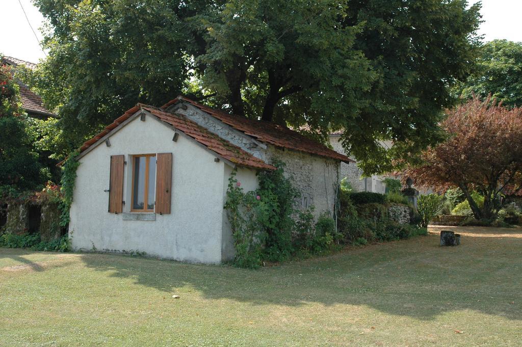 Bed and Breakfast La Lunaire Verteillac Zimmer foto