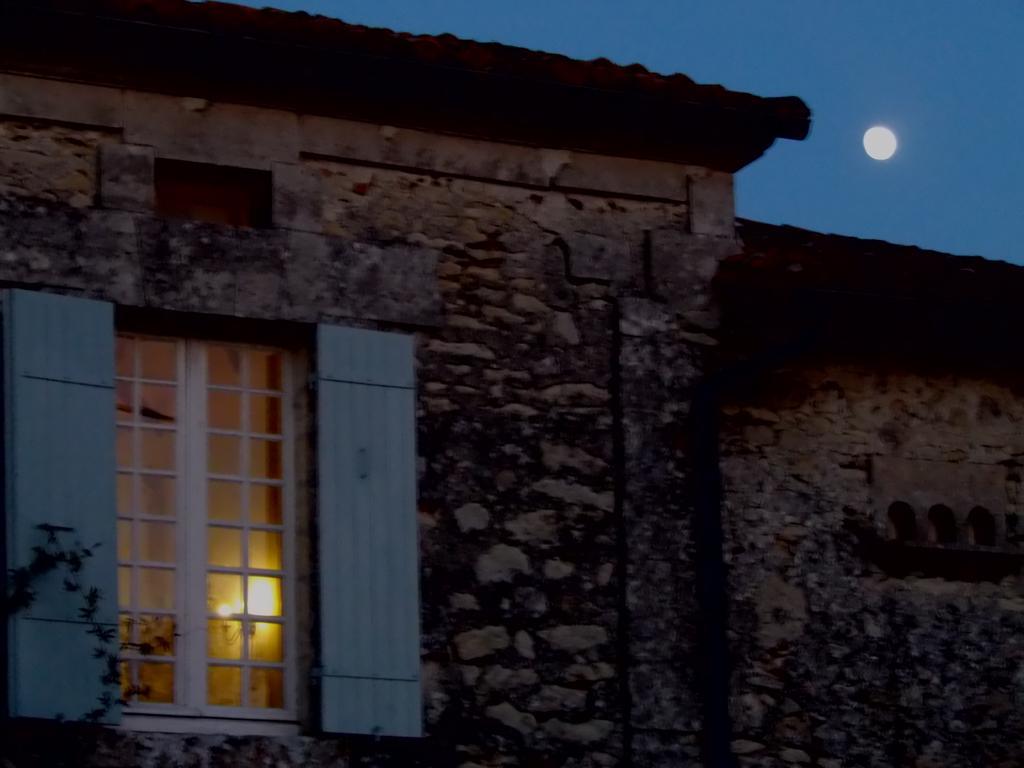 Bed and Breakfast La Lunaire Verteillac Zimmer foto